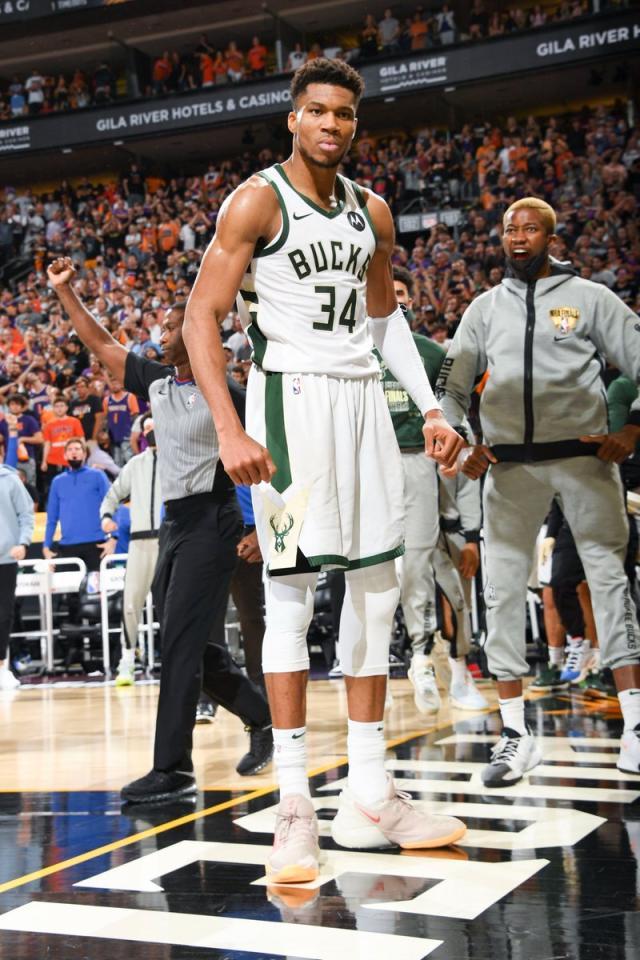 2026世界杯下注-忘记三分和中投！字母哥提醒你制霸篮下永不过时